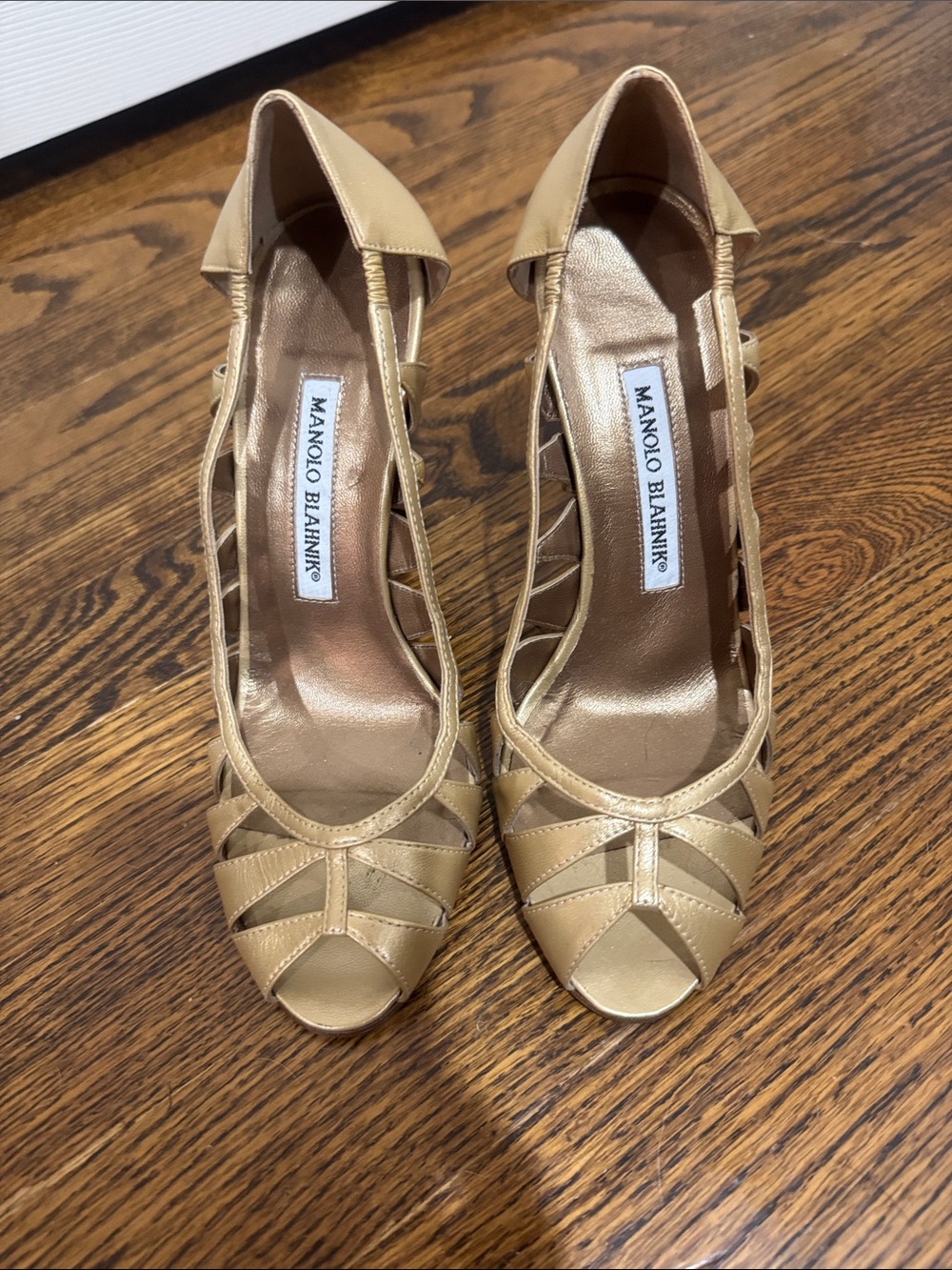 Manolo Blahnik Metallic Subtle Gold Cutout Peep-Toe Pumps/Size US 7/Rare! Classy